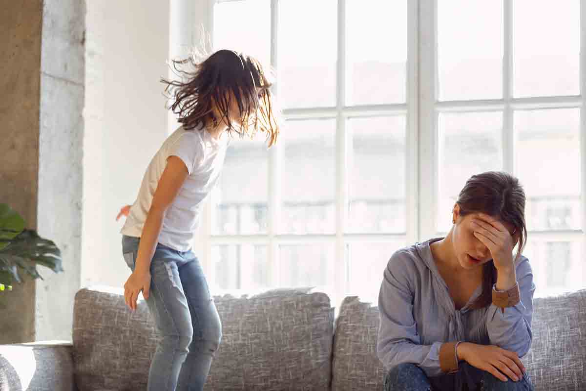 جلب توجه کودکان؛ علت رفتارهای جلب توجه و روش صحیح برخورد با آن